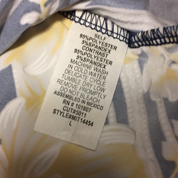 FREE NWT Top 🌼 Floral Summer - Picture 5 of 5